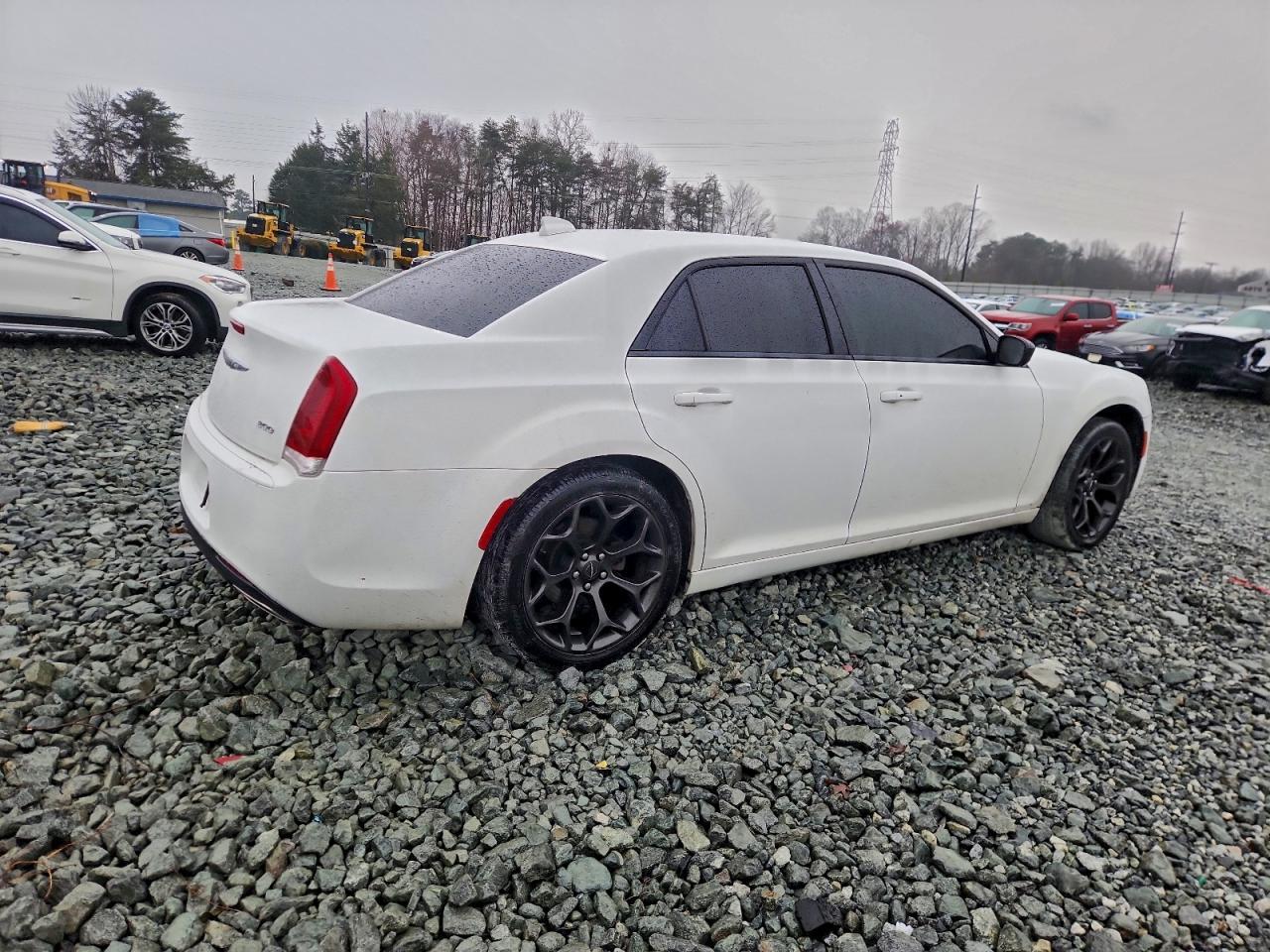 2019 Chrysler 300 Touring - Фото 3
