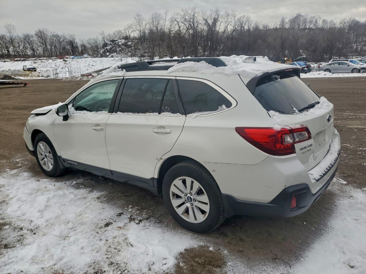 2019 Subaru Outback 2.5I Premium - Image 2