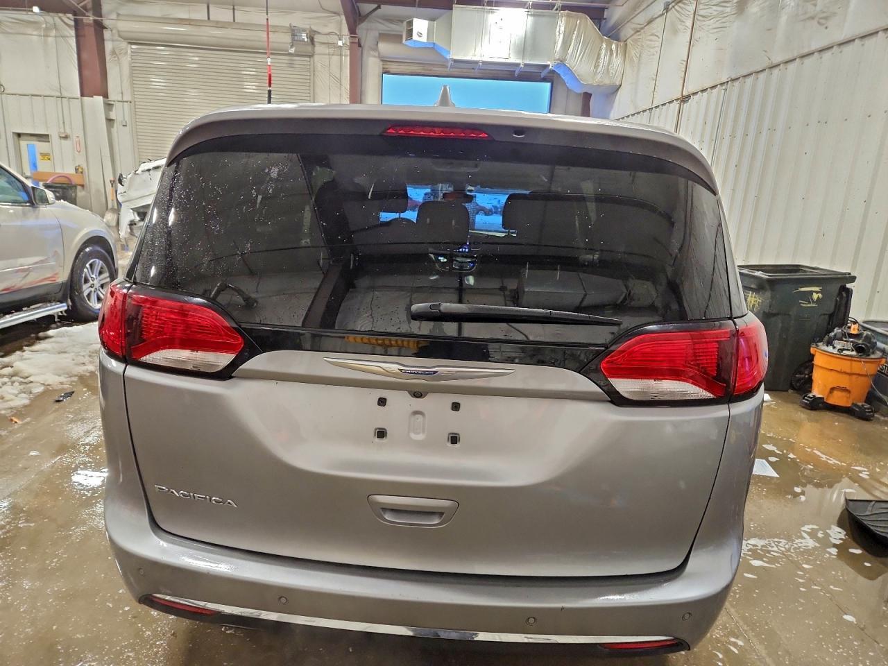 2017 Chrysler Pacifica Touring L - Image 6