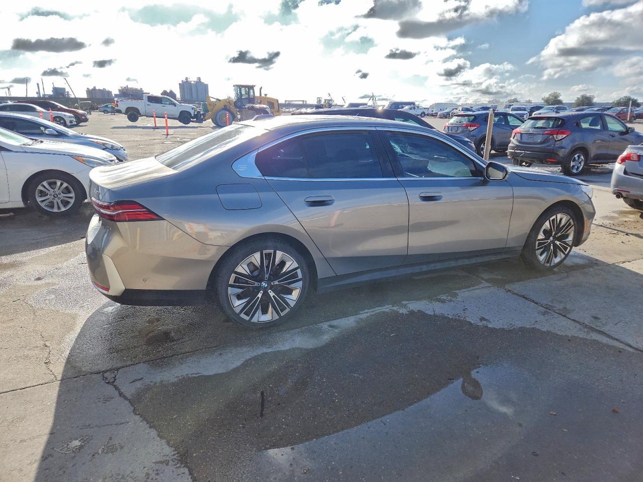 2024 BMW 530 I - Фото 3