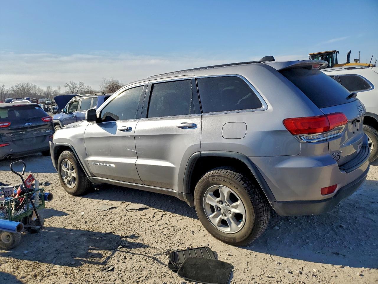2016 Jeep Grand Cherokee Laredo - Image 2