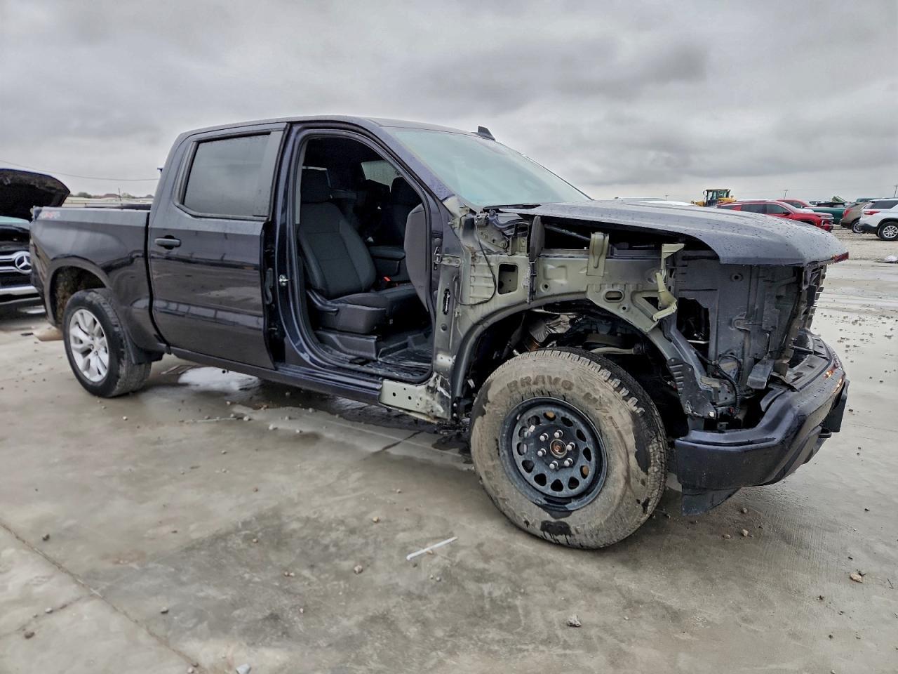 2023 Chevrolet Silverado K1500 Custom - Image 4