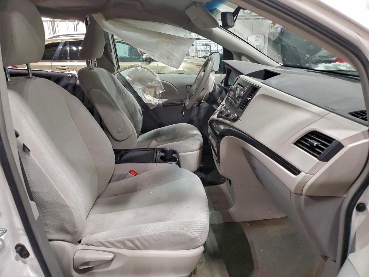 2011 Toyota Sienna Le - Фото 7