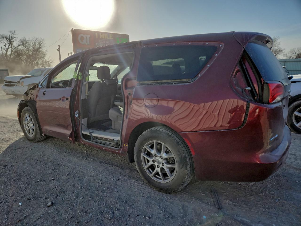 2017 Chrysler Pacifica Lx - Фото 2