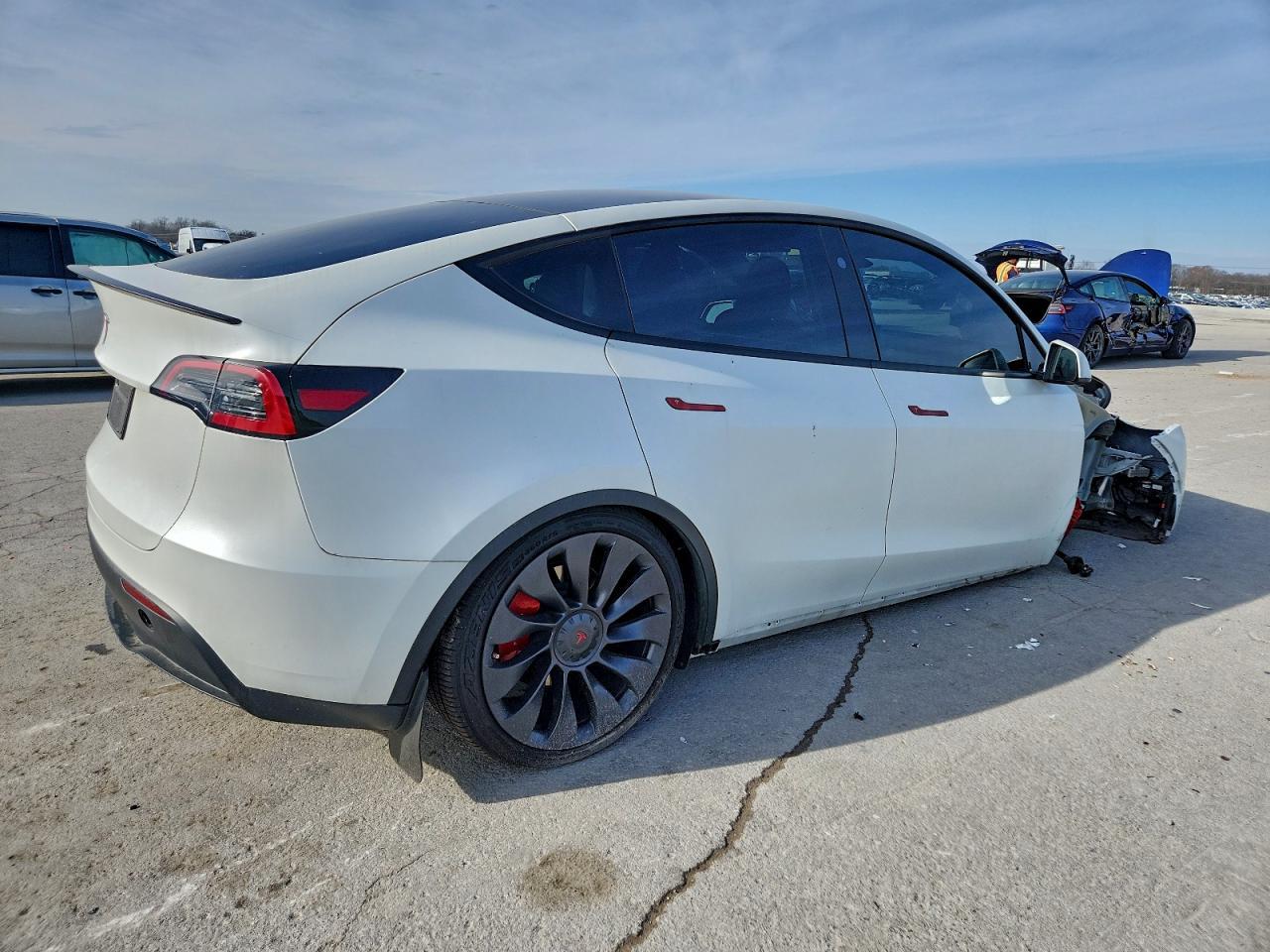 2023 Tesla Model Y - Фото 3