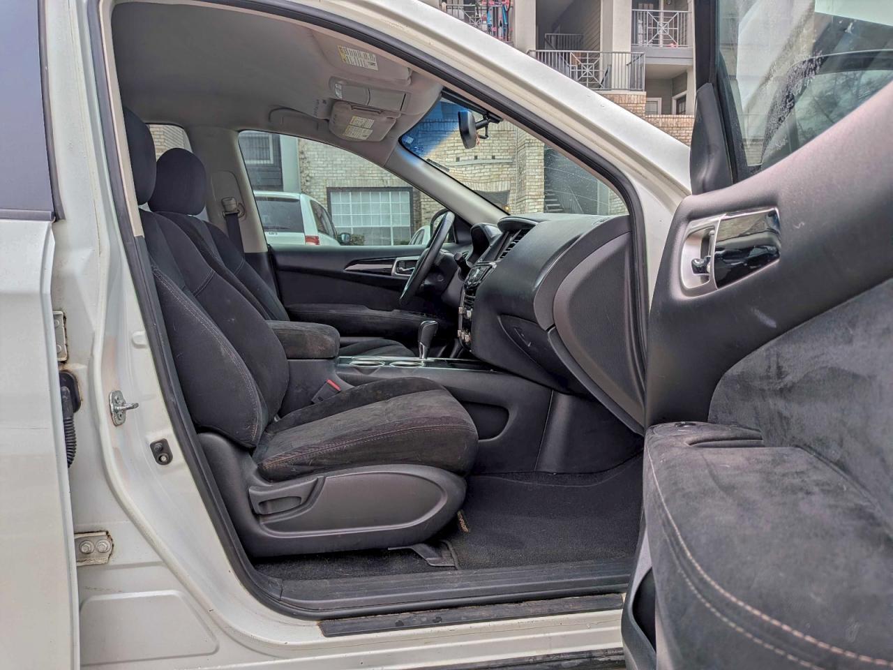 2015 Nissan Pathfinder S - Image 5