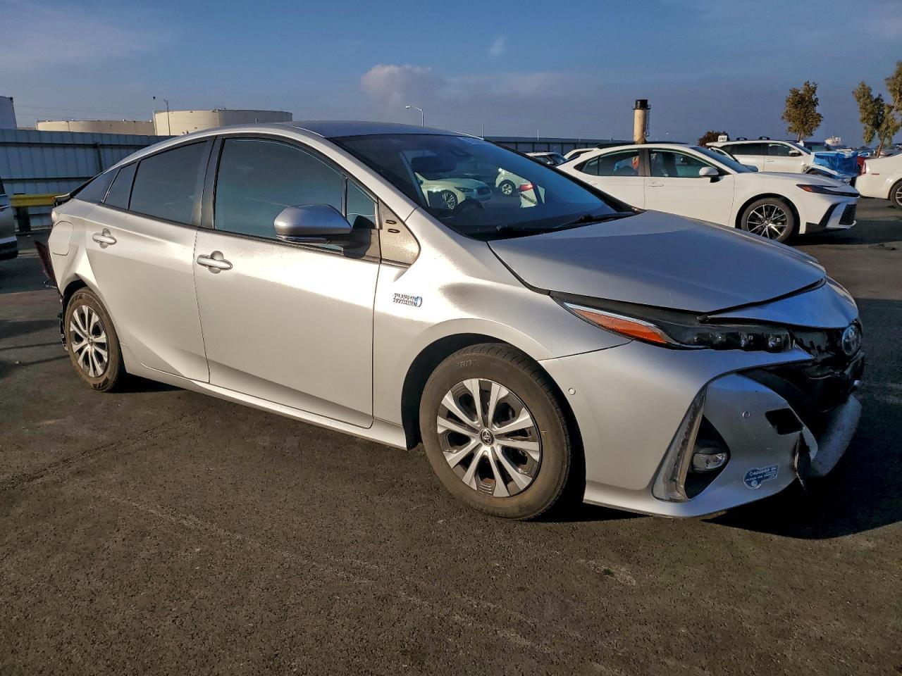 2021 Toyota Prius Prime Le - Фото 4