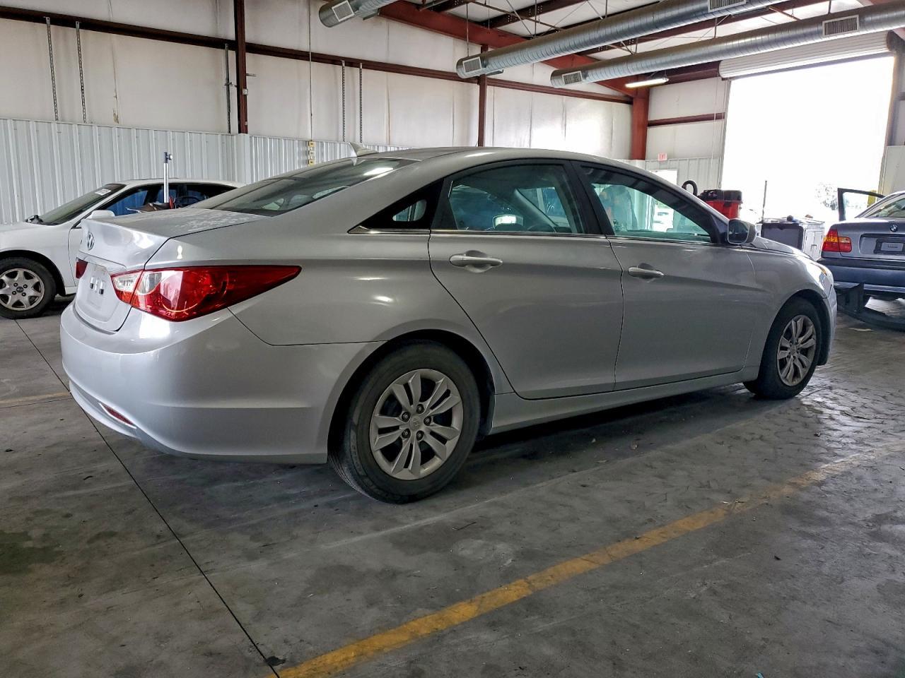 2011 Hyundai Sonata Gls - Image 3
