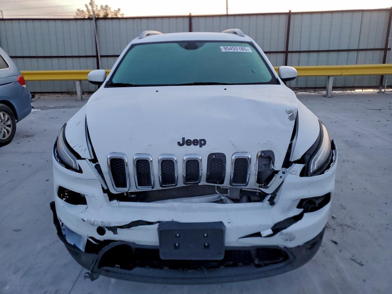2018 Jeep Cherokee Latitude Plus - Image 5
