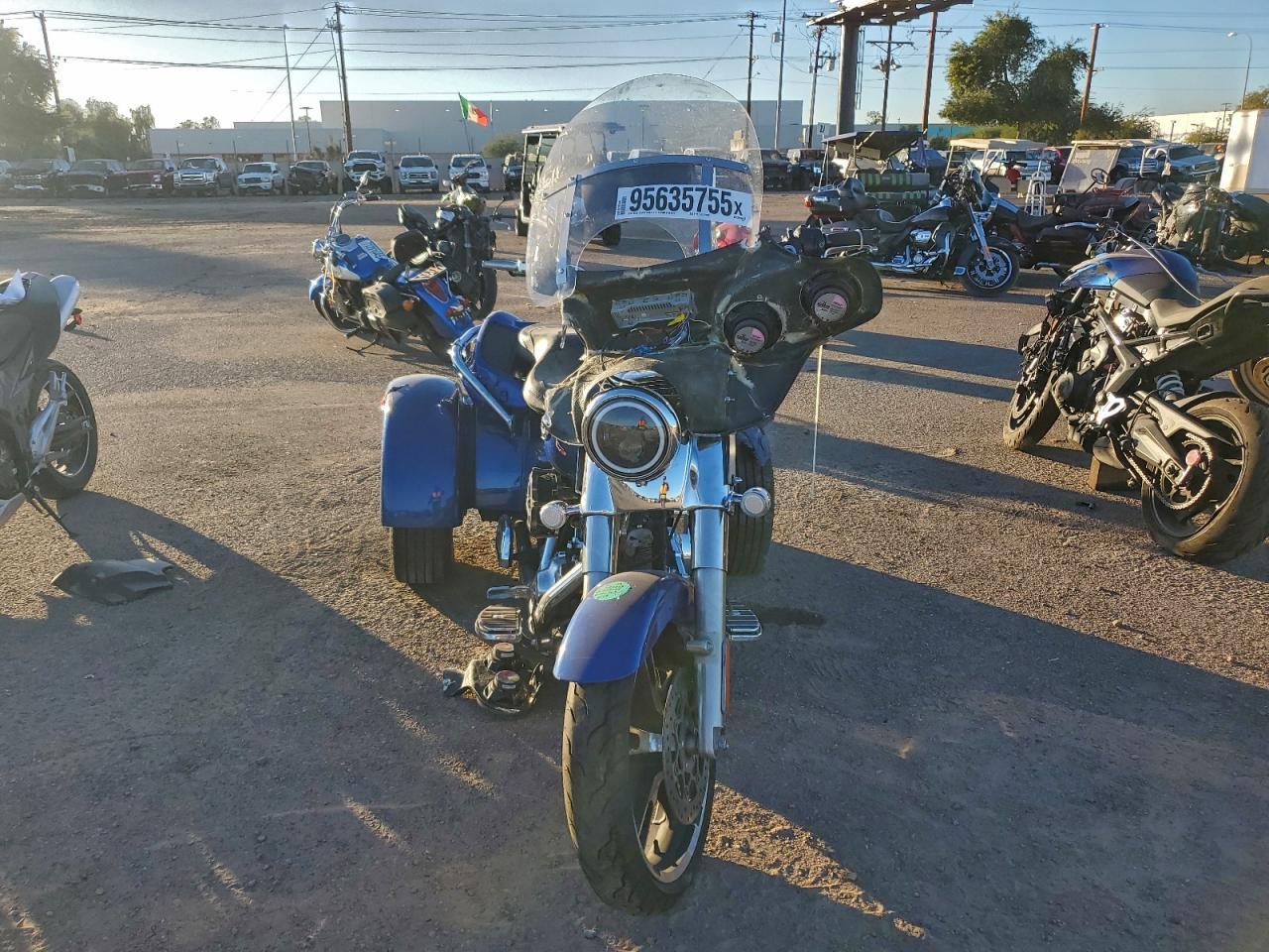 2015 Harley-Davidson Flrt Free Wheeler - Фото 2