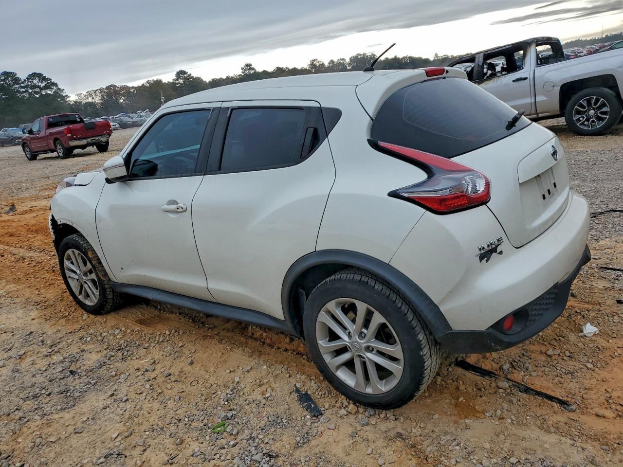 2017 Nissan Juke S - Фото 2