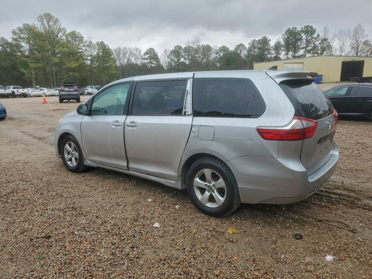 2020 Toyota Sienna L - Image 2