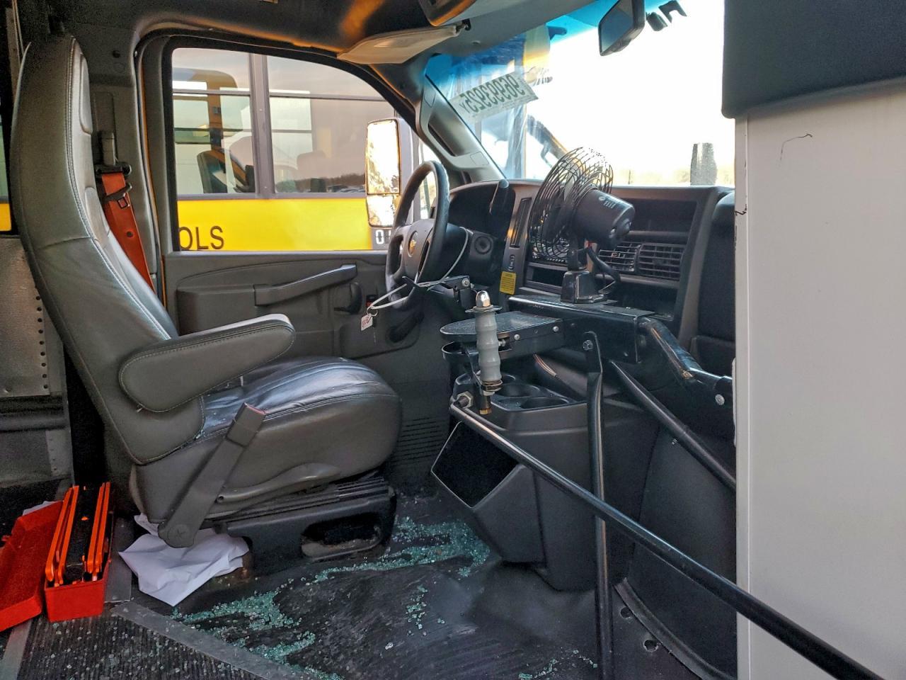 2016 Chevrolet Express School Bus - Фото 5