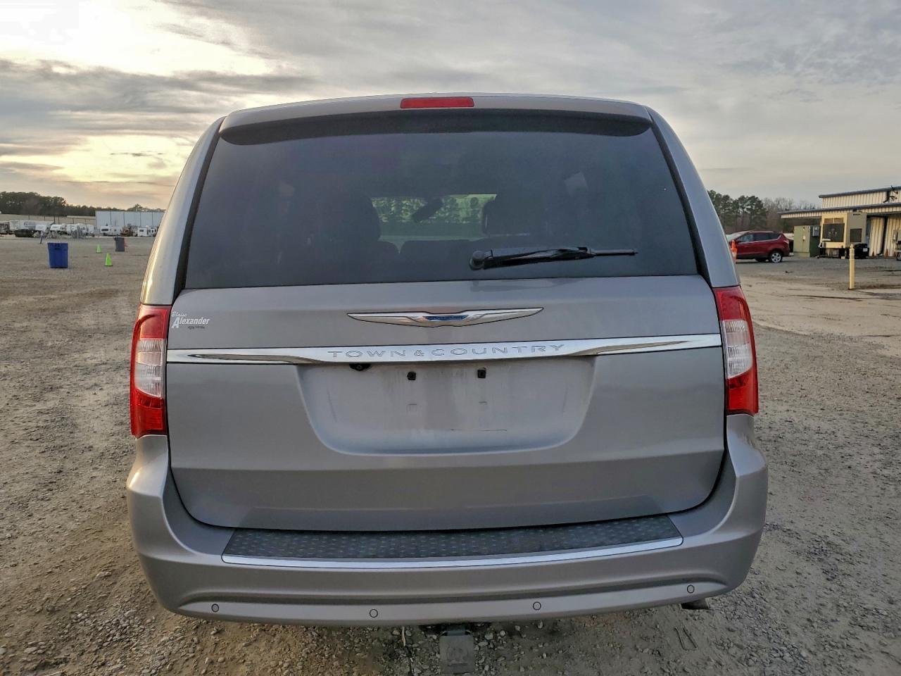 2015 Chrysler Town & Country Touring L - Image 6