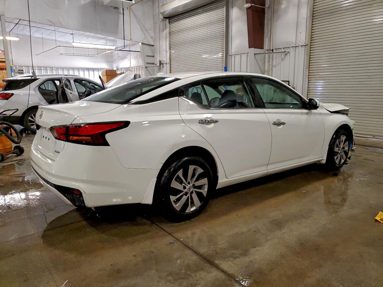 2019 Nissan Altima S - Фото 3