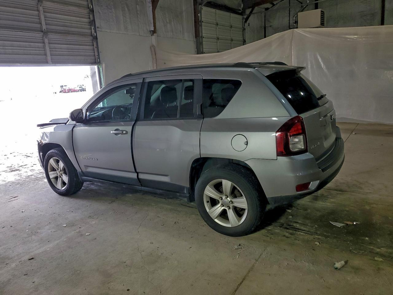2015 Jeep Compass Latitude - Фото 2