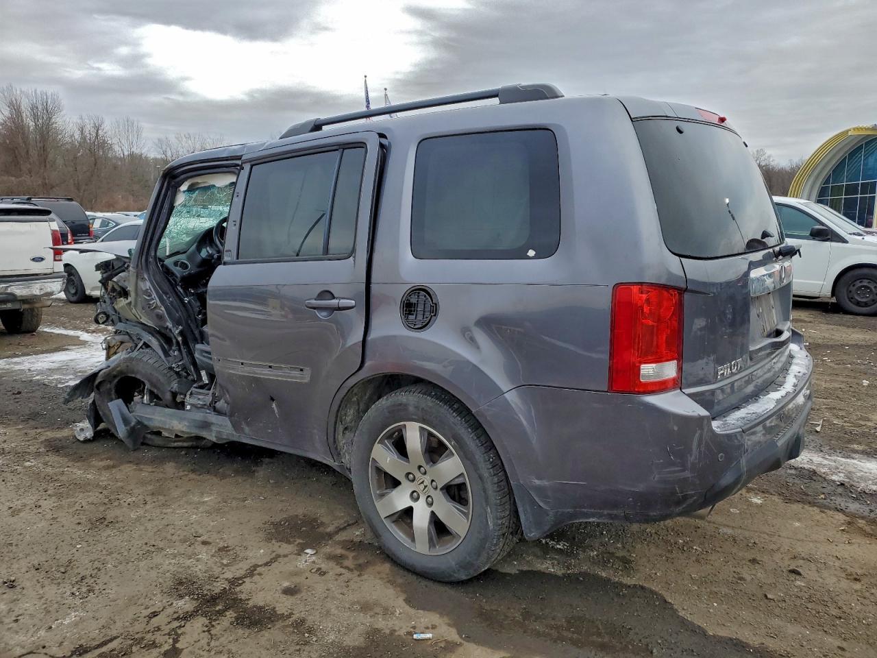 2015 Honda Pilot Touring - Image 2