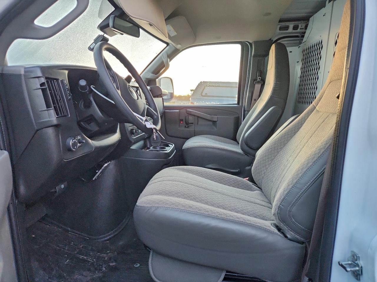 2025 Chevrolet Express G2500 Delivery Van - Фото 7