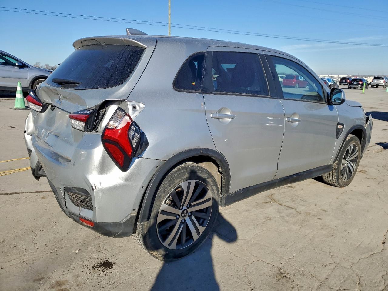 2022 Mitsubishi Outlander Sport Es - Фото 3