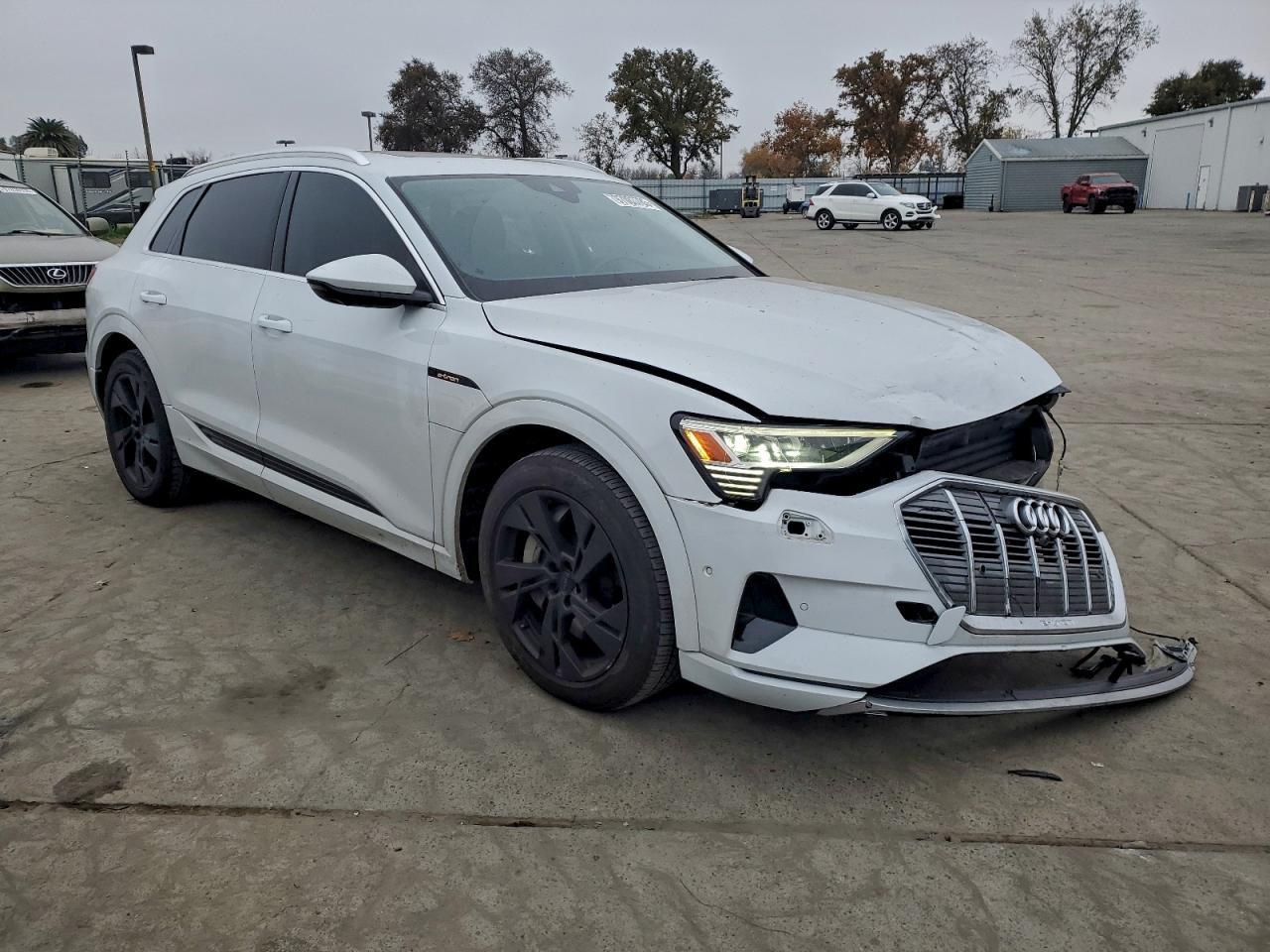 2021 Audi E-Tron Premium Plus - Image 4