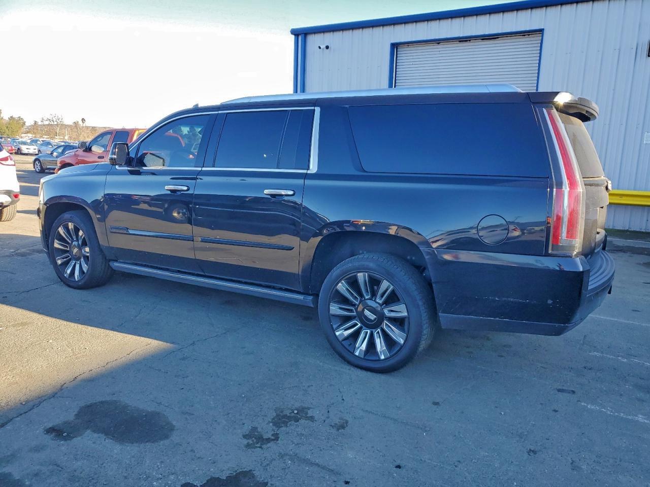 2017 Cadillac Escalade Esv Platinum - Фото 2