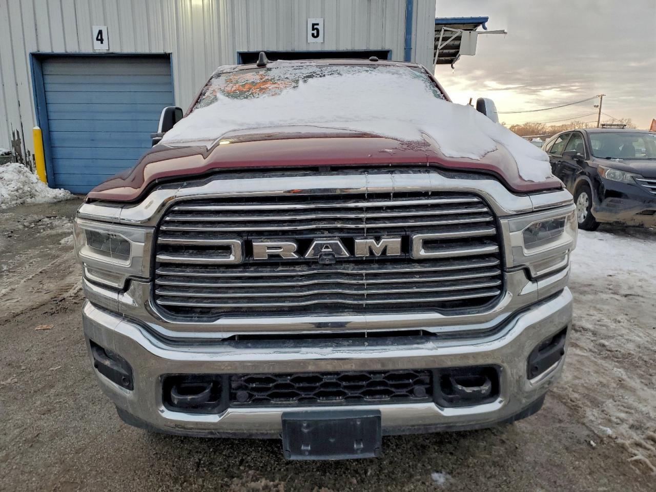 2023 Ram 3500 Laramie - Фото 5