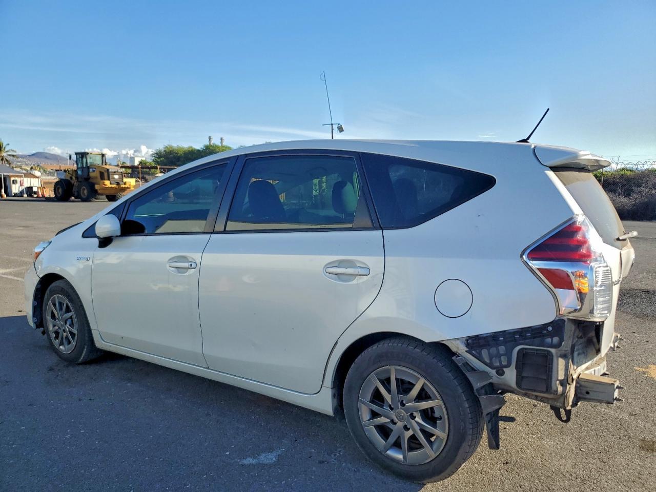 2017 Toyota Prius V - Фото 2