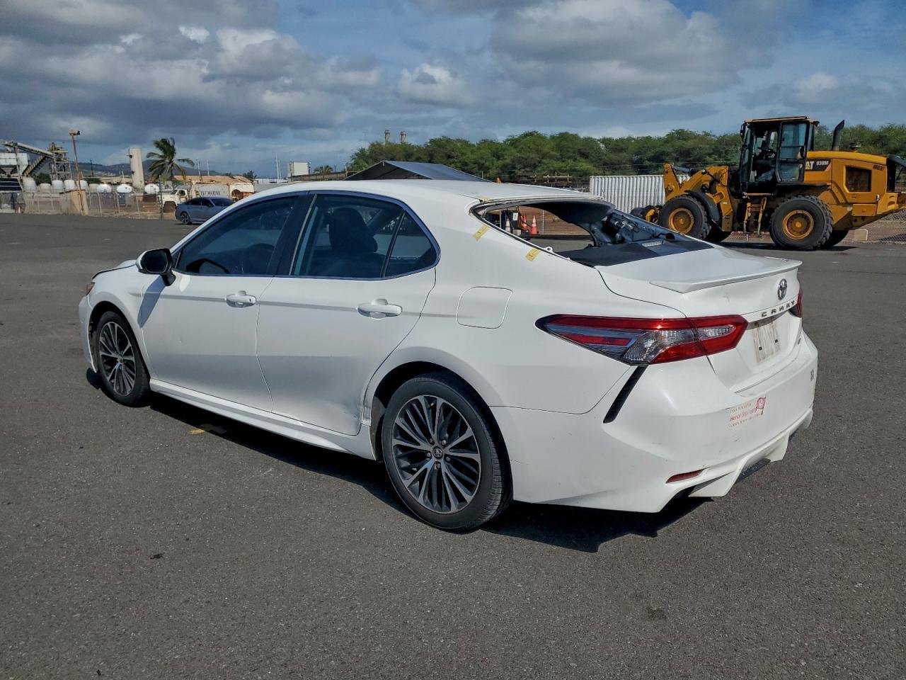 2019 Toyota Camry L - Фото 2