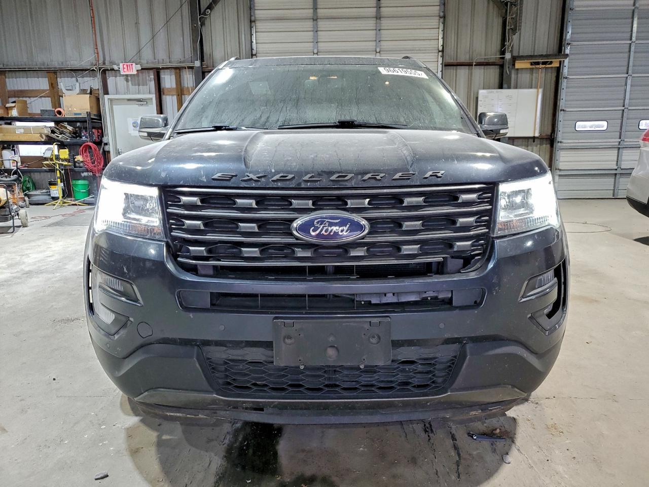 2017 Ford Explorer Xlt - Image 5