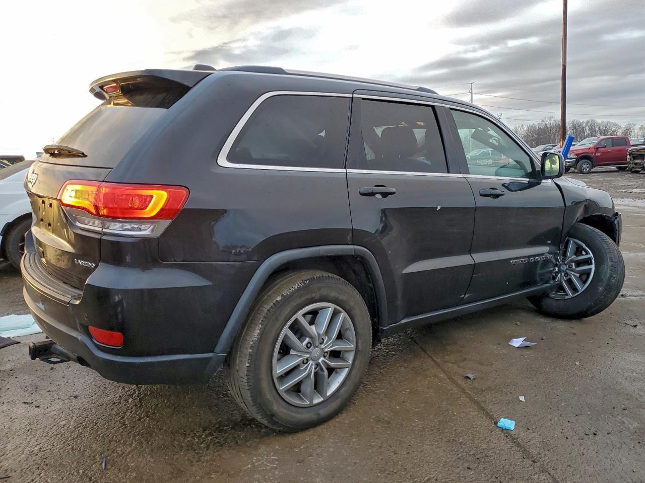 2017 Jeep Grand Cherokee Laredo - Image 3