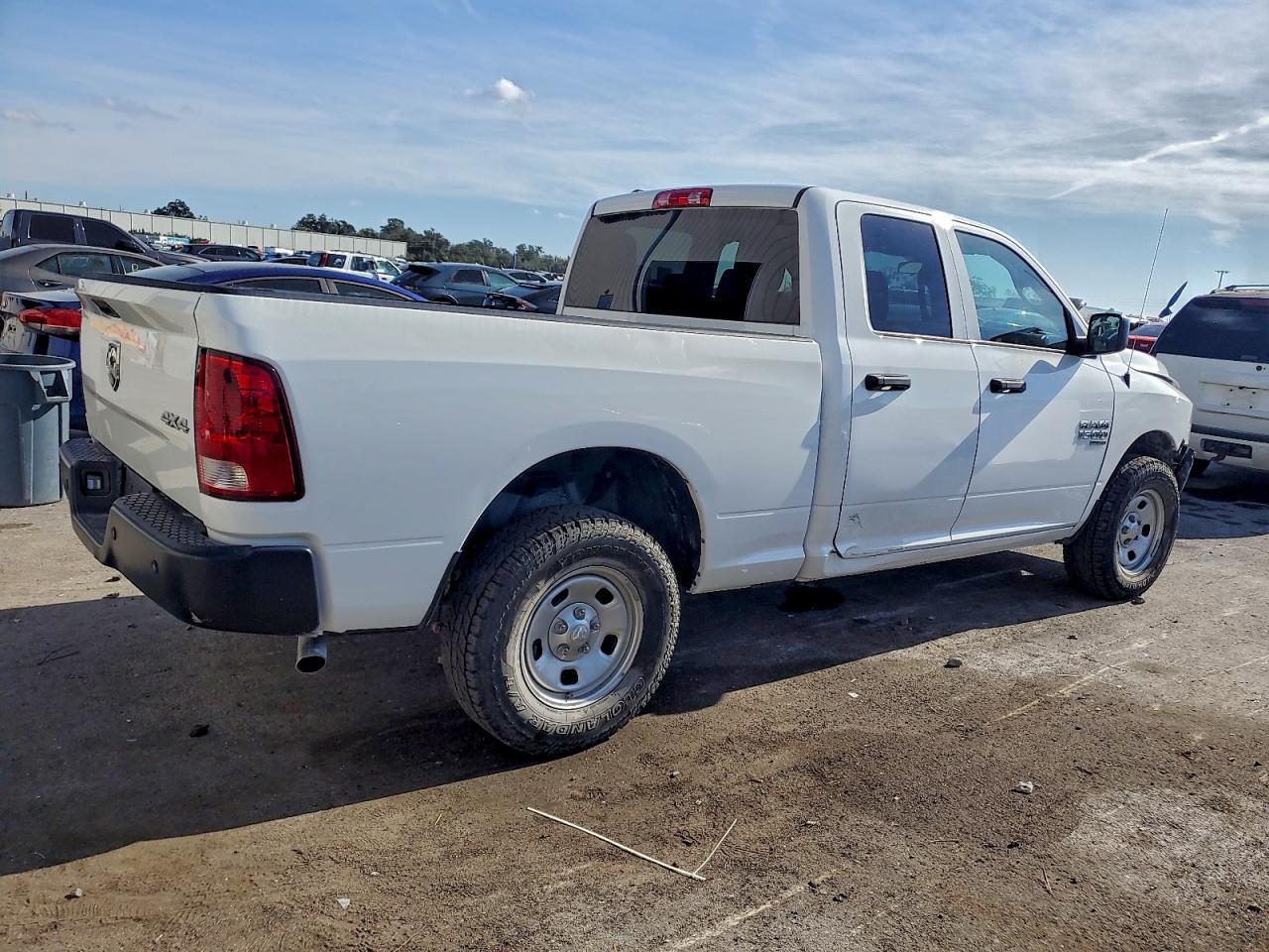 2023 Ram 1500 Classic Tradesman - Фото 3