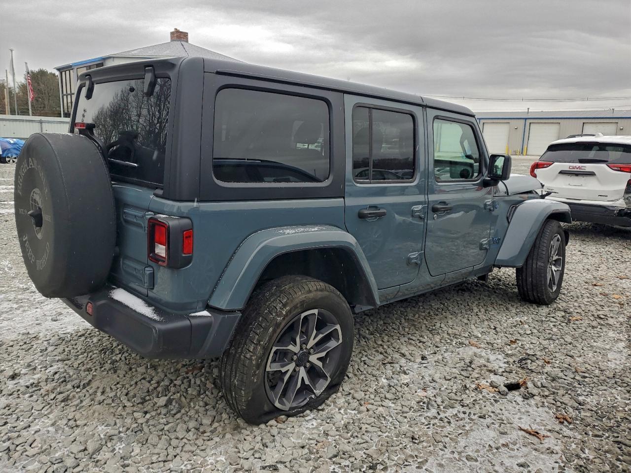 2024 Jeep Wrangler 4Xe - Image 3