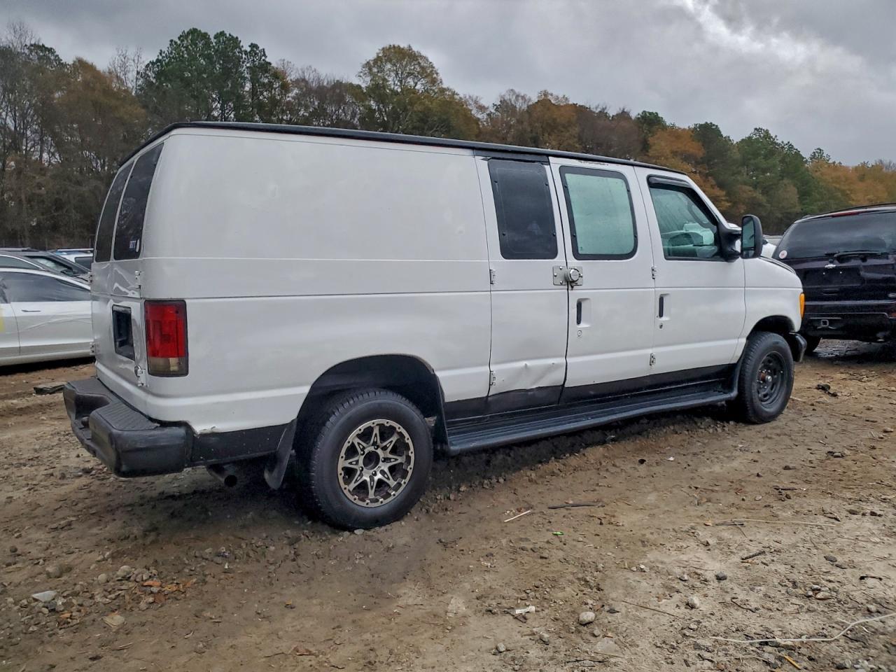 2006 Ford E150 Utility / Service Van - Image 3