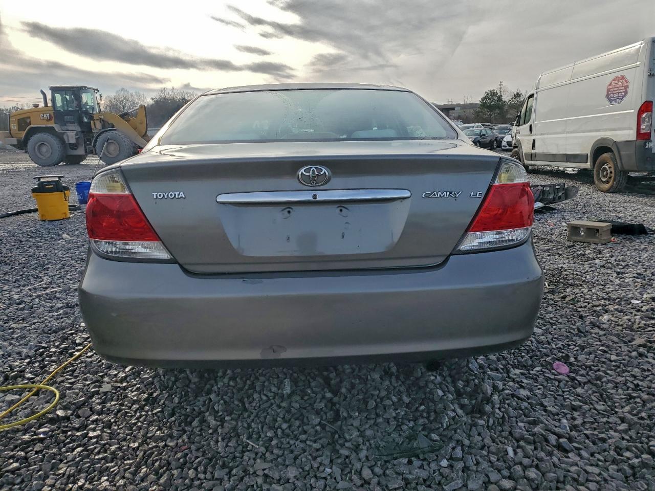 2005 Toyota Camry Le - Image 6