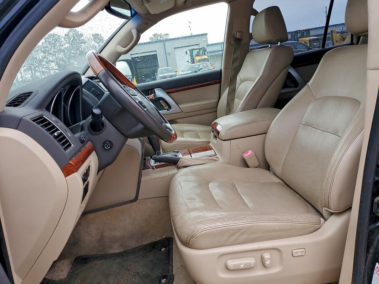 2014 Toyota Land Cruiser - Image 7