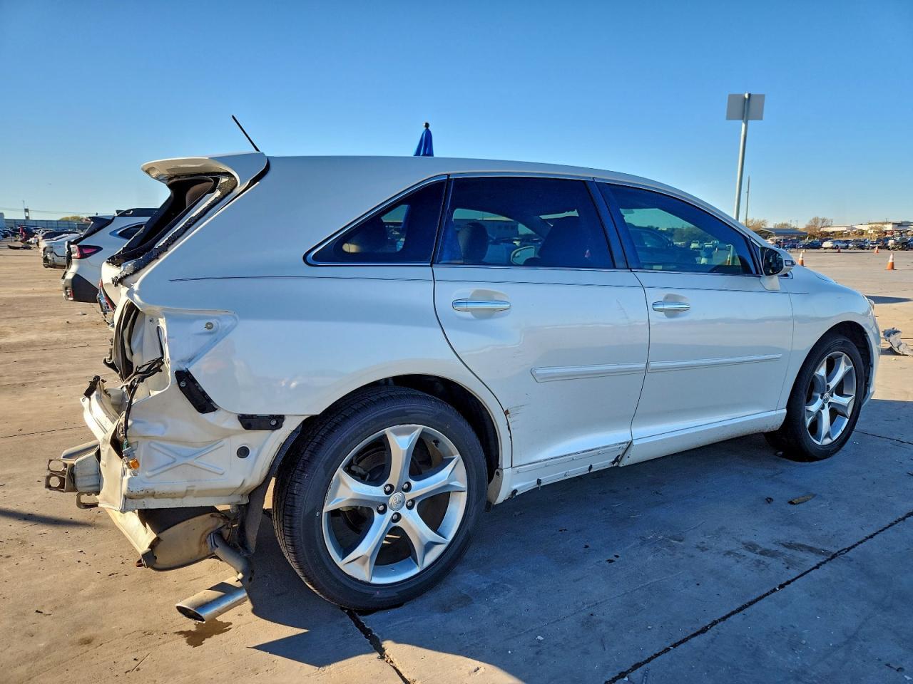 2014 Toyota Venza Le - Image 3