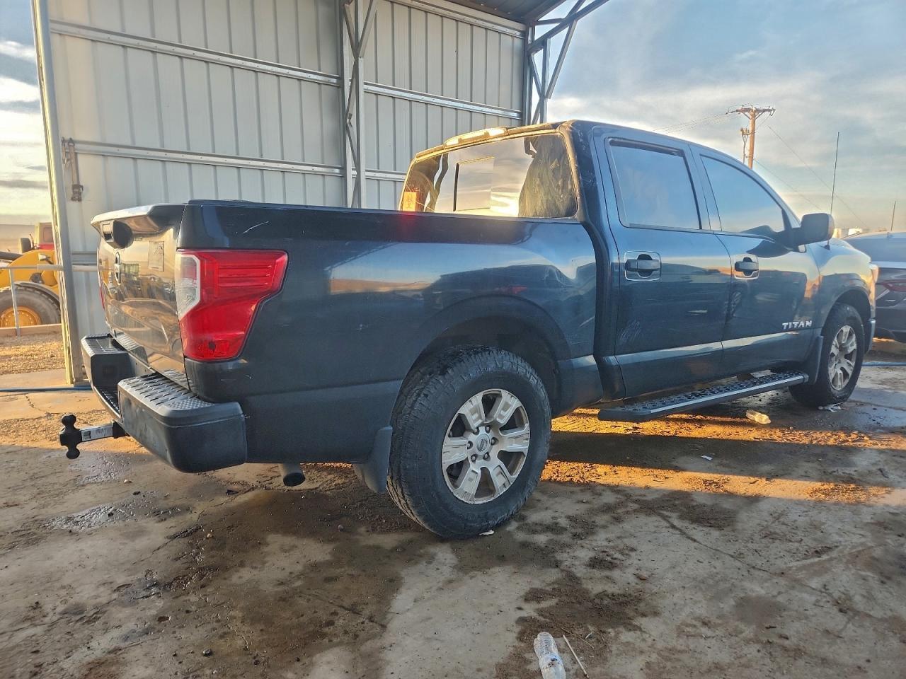 2017 Nissan Titan S - Фото 3