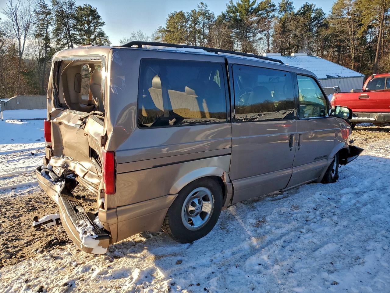 2001 Chevrolet Astro - Фото 3