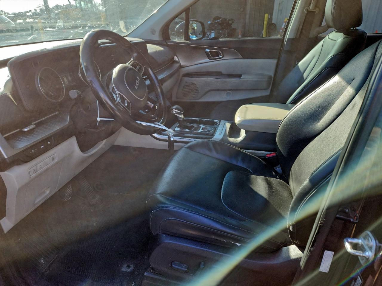 2022 Kia Carnival Lx - Image 7