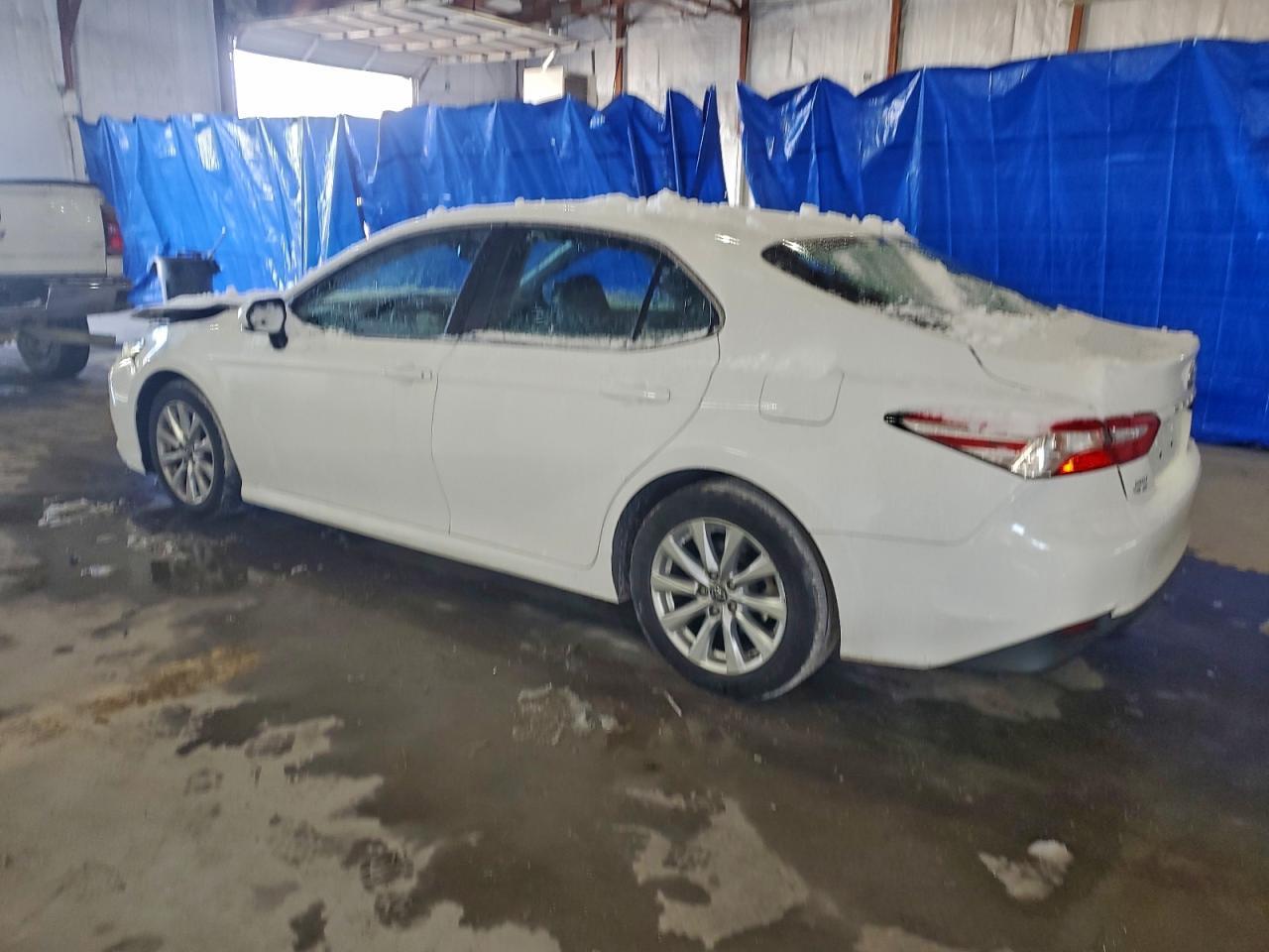 2018 Toyota Camry Le - Фото 2