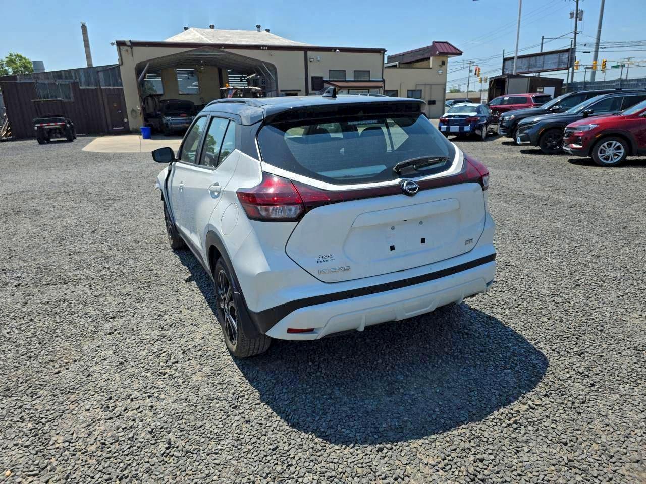 2024 Nissan Kicks Sr - Image 2