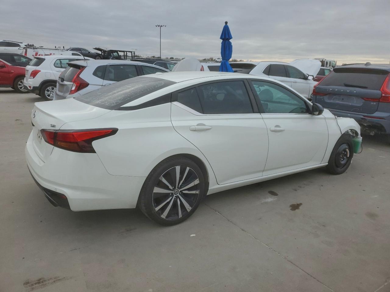 2020 Nissan Altima Sr - Фото 3
