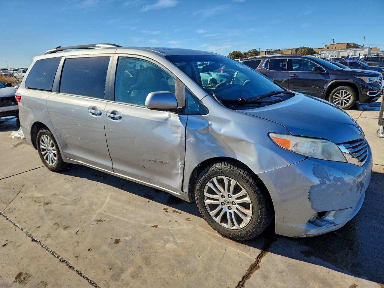 2016 Toyota Sienna Xle 8-Passenger - Фото 4