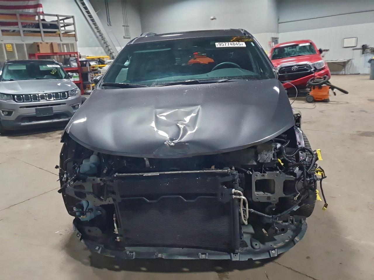 2022 Chrysler Pacifica Limited - Фото 5