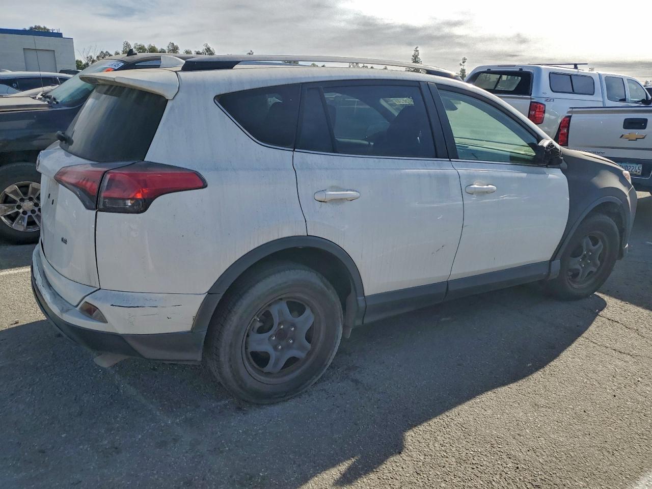 2017 Toyota Rav4 Le - Image 3