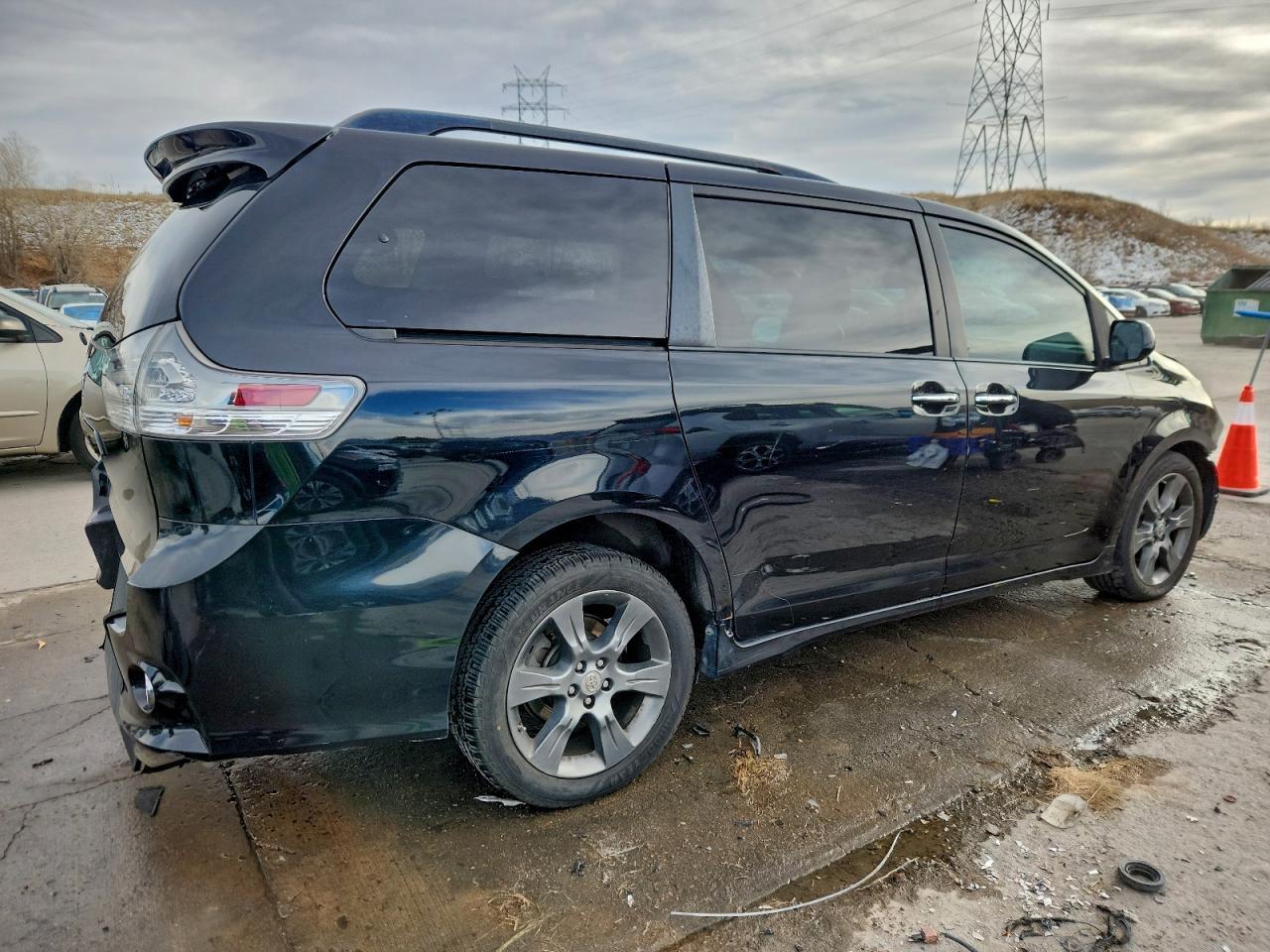 2016 Toyota Sienna Se - Фото 3