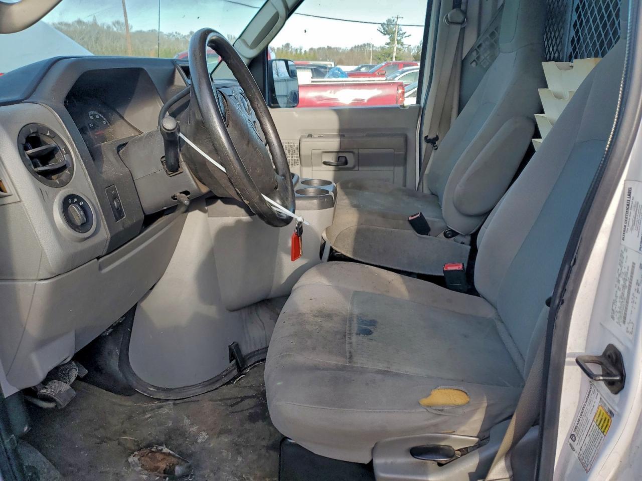 2013 Ford E250 - Фото 7