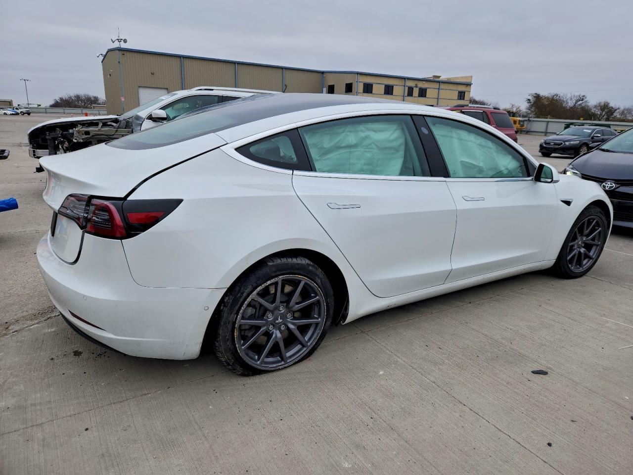 2020 Tesla Model 3 - Image 3