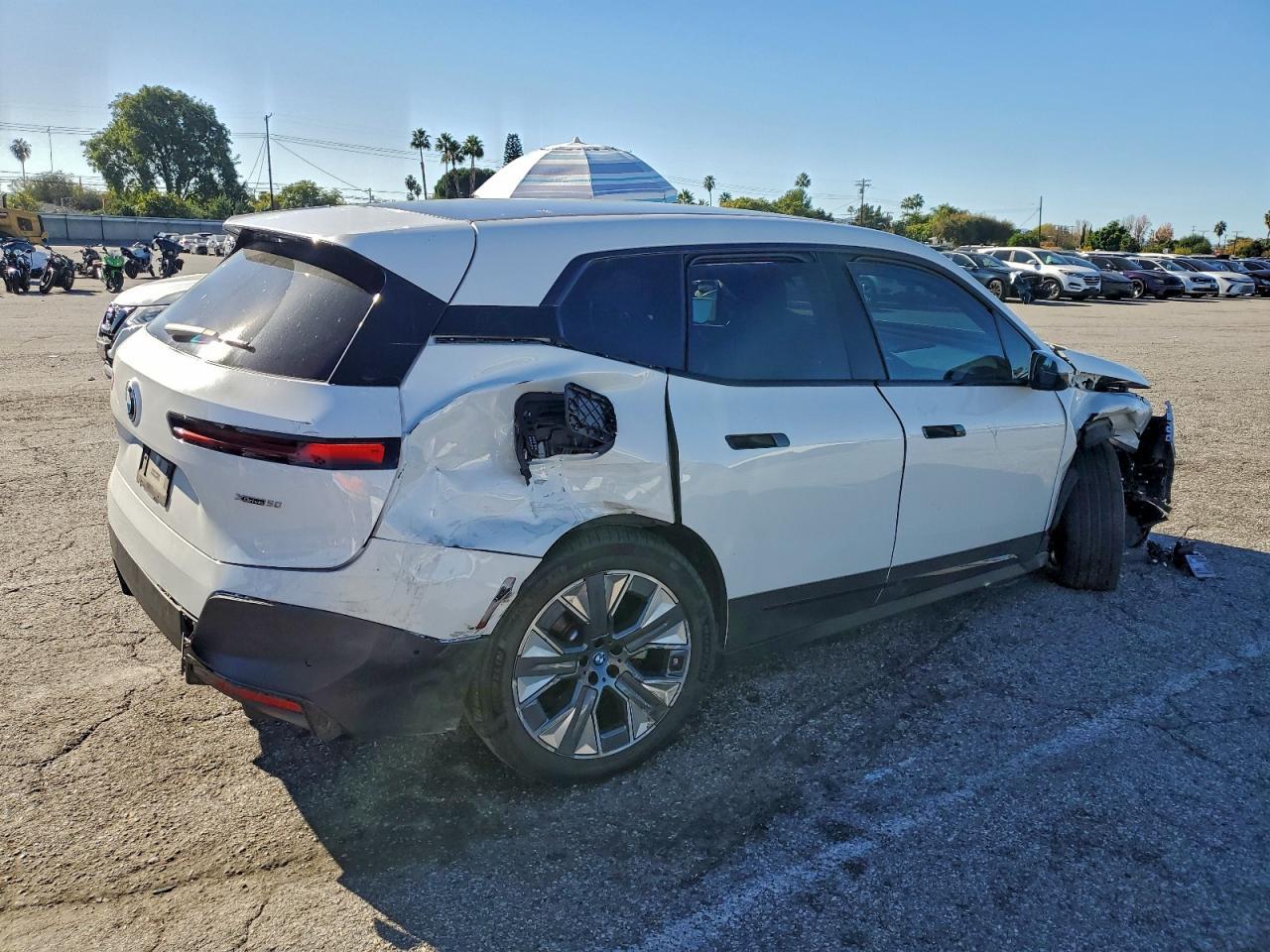 2024 BMW Ix xDrive50 - Фото 3