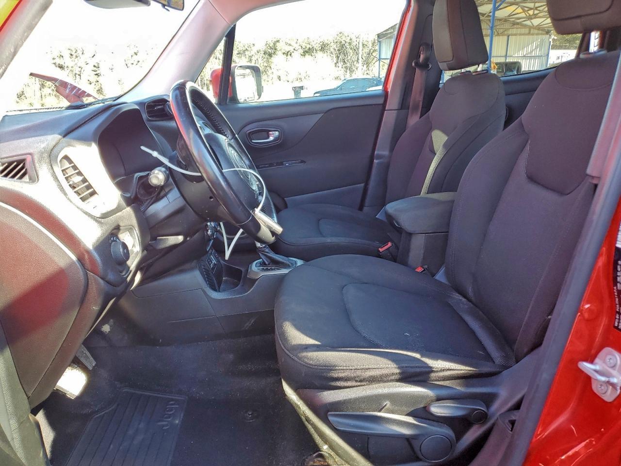 2017 Jeep Renegade Latitude - Image 7
